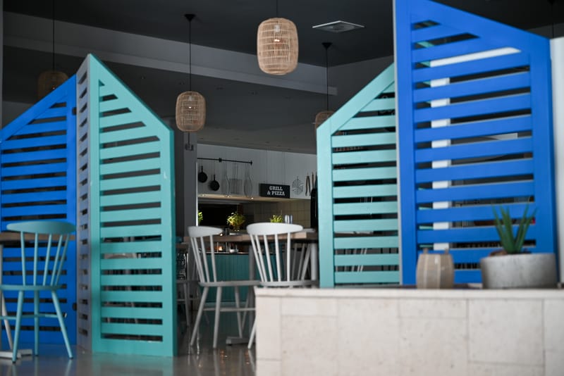 Round table pizza catering interior