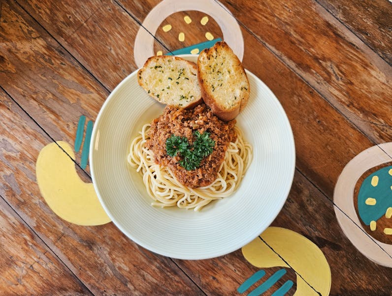 Spaghetti bolognese with meat sauce